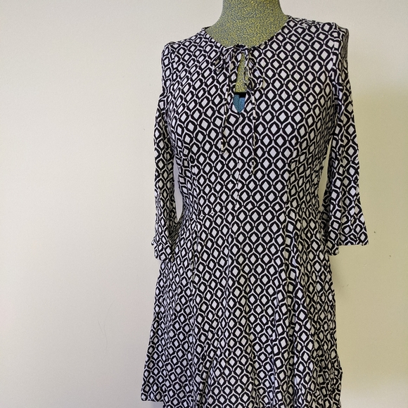 Mod flounce a line 3/4 length sleeve dress - Picture 2 of 6